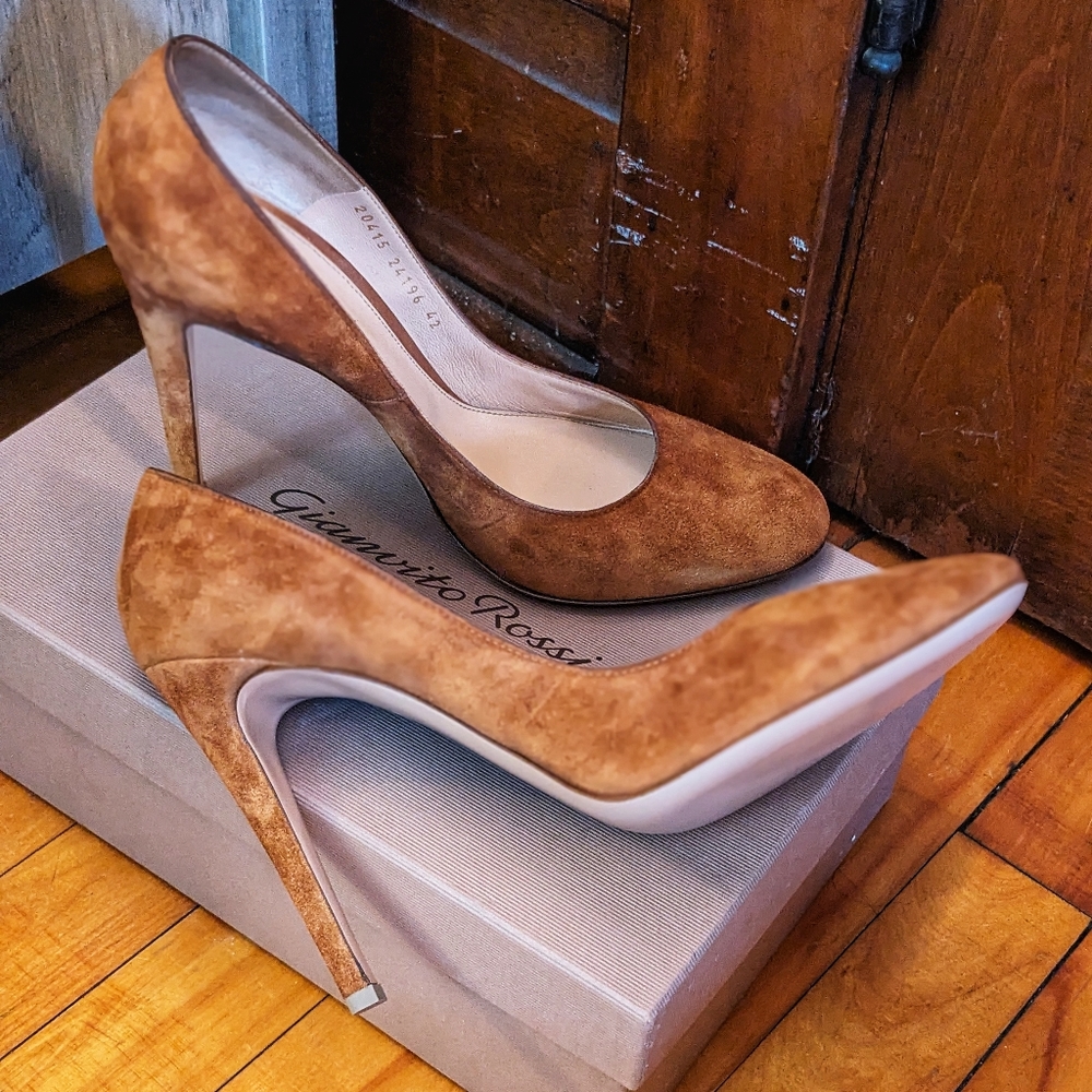 Gianvito Rossi Tan/Luggage suede pump (Roma) sz42 IT